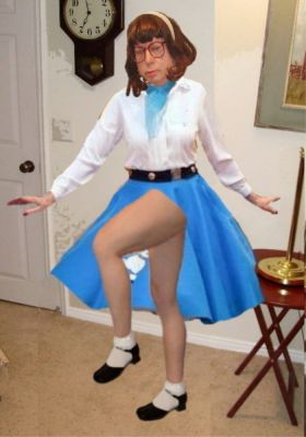 bobby socks dancer
Keywords: bobby socks saddle shoes poodle skirt