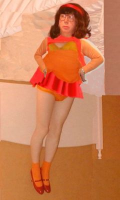 velma
Keywords: bobby socks saddle shoes poodle skirt