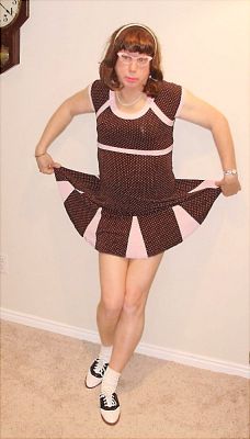dancing
Keywords: bobby socks saddle shoes poodle skirt