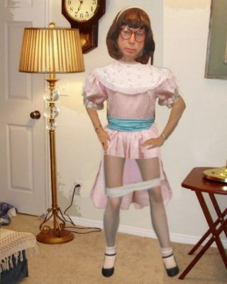 dolly
Keywords: bobby socks saddle shoes poodle skirt