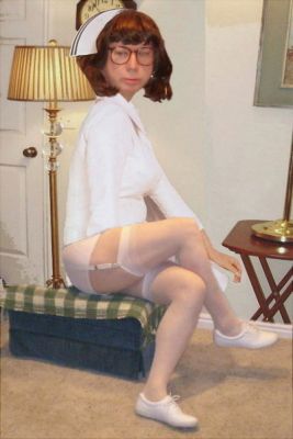 julie
Keywords: bobby socks saddle shoes poodle skirt ankle